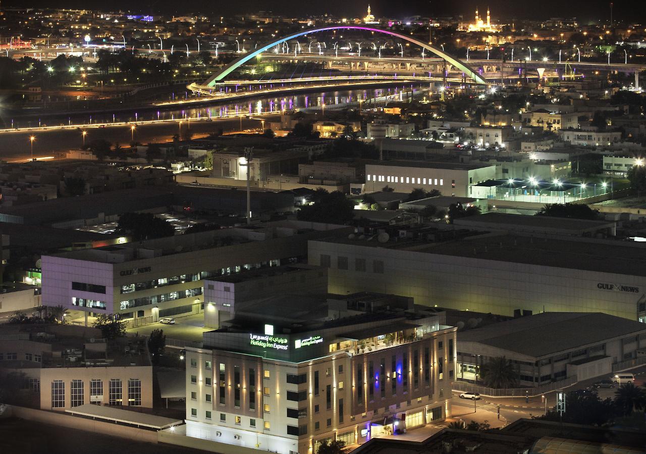 Holiday Inn Express Dubai Safa Park, An Ihg Hotel エクステリア 写真