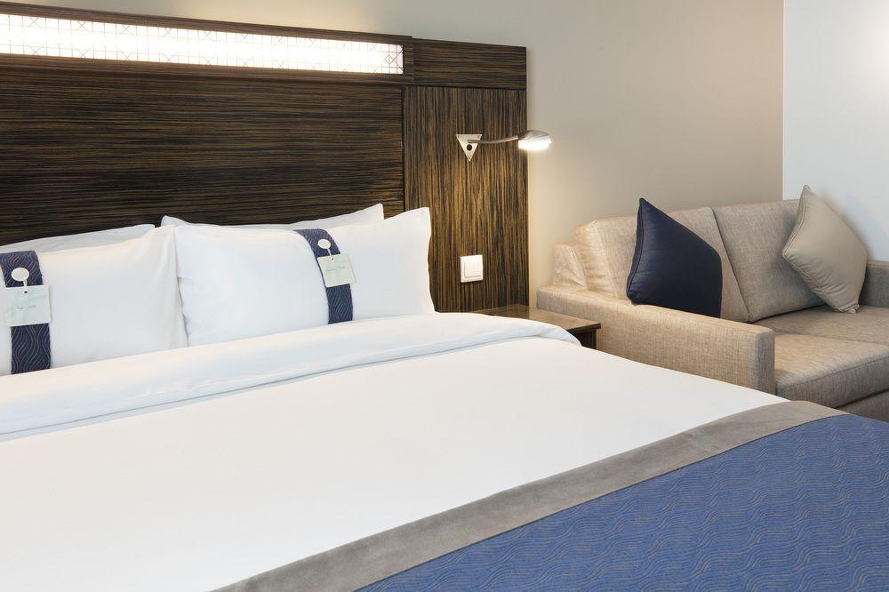 Holiday Inn Express Dubai Safa Park, An Ihg Hotel エクステリア 写真