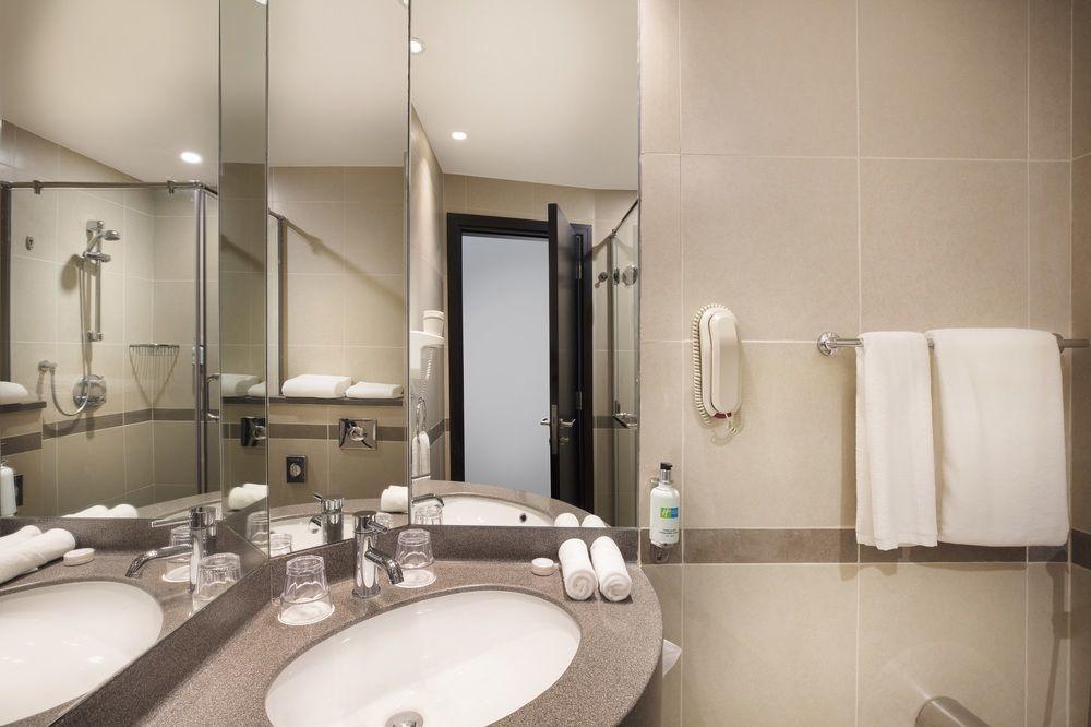 Holiday Inn Express Dubai Safa Park, An Ihg Hotel エクステリア 写真