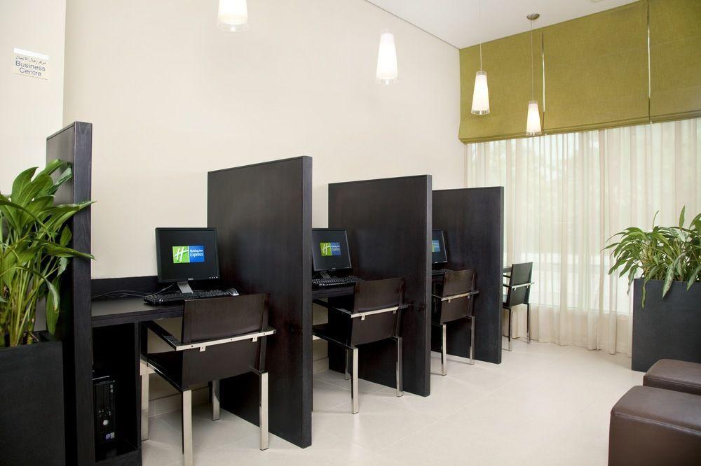 Holiday Inn Express Dubai Safa Park, An Ihg Hotel エクステリア 写真